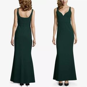 Betsy & Adam Pine Green Sleeveless V-neck Formal Dress Size 8
